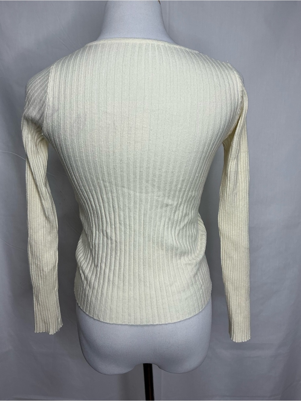 2250 - Cream Ribbed Knit V-Neck Long Sleeve Sweater Top | Fitted Minimalist Neut - Picture 4 of 7
